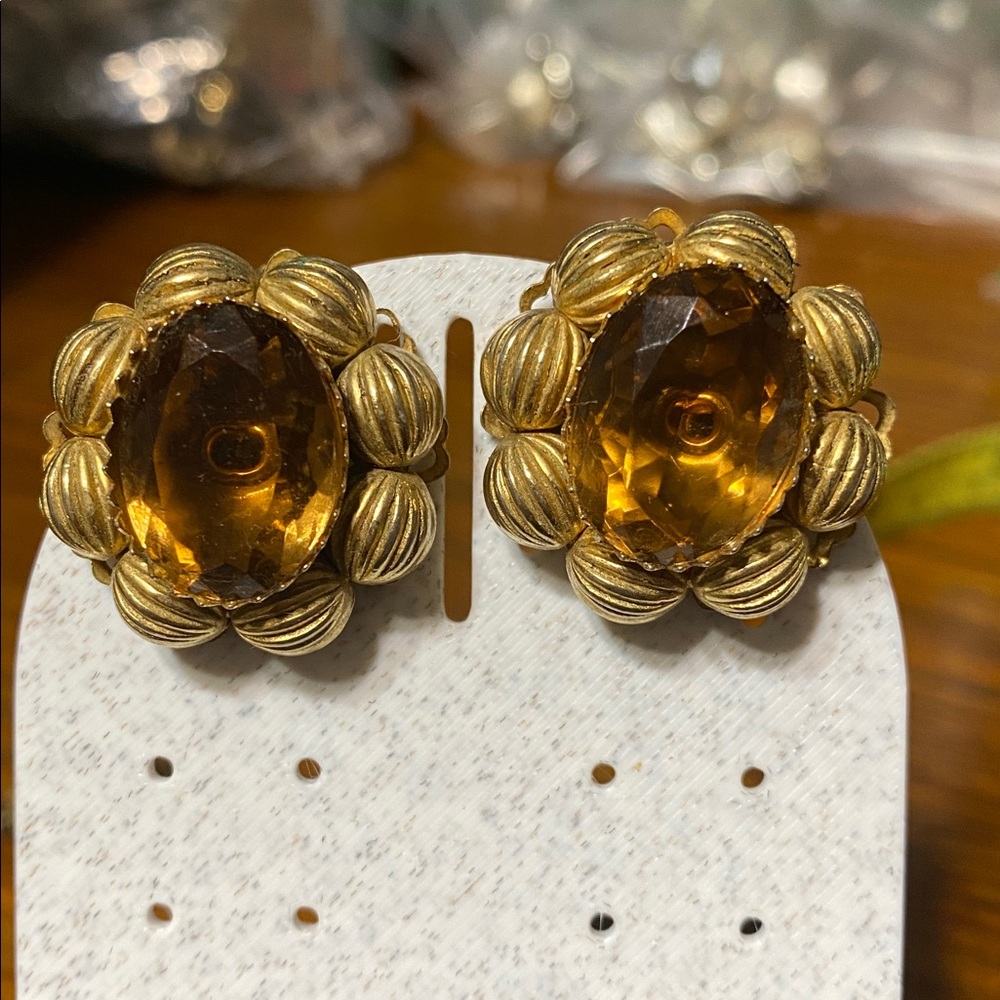 PRETTY vintage gold tone beaded amber faceted stone clip on earrings